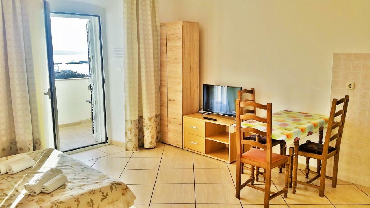 Obala Apartment & Studios マリンスカ エクステリア 写真